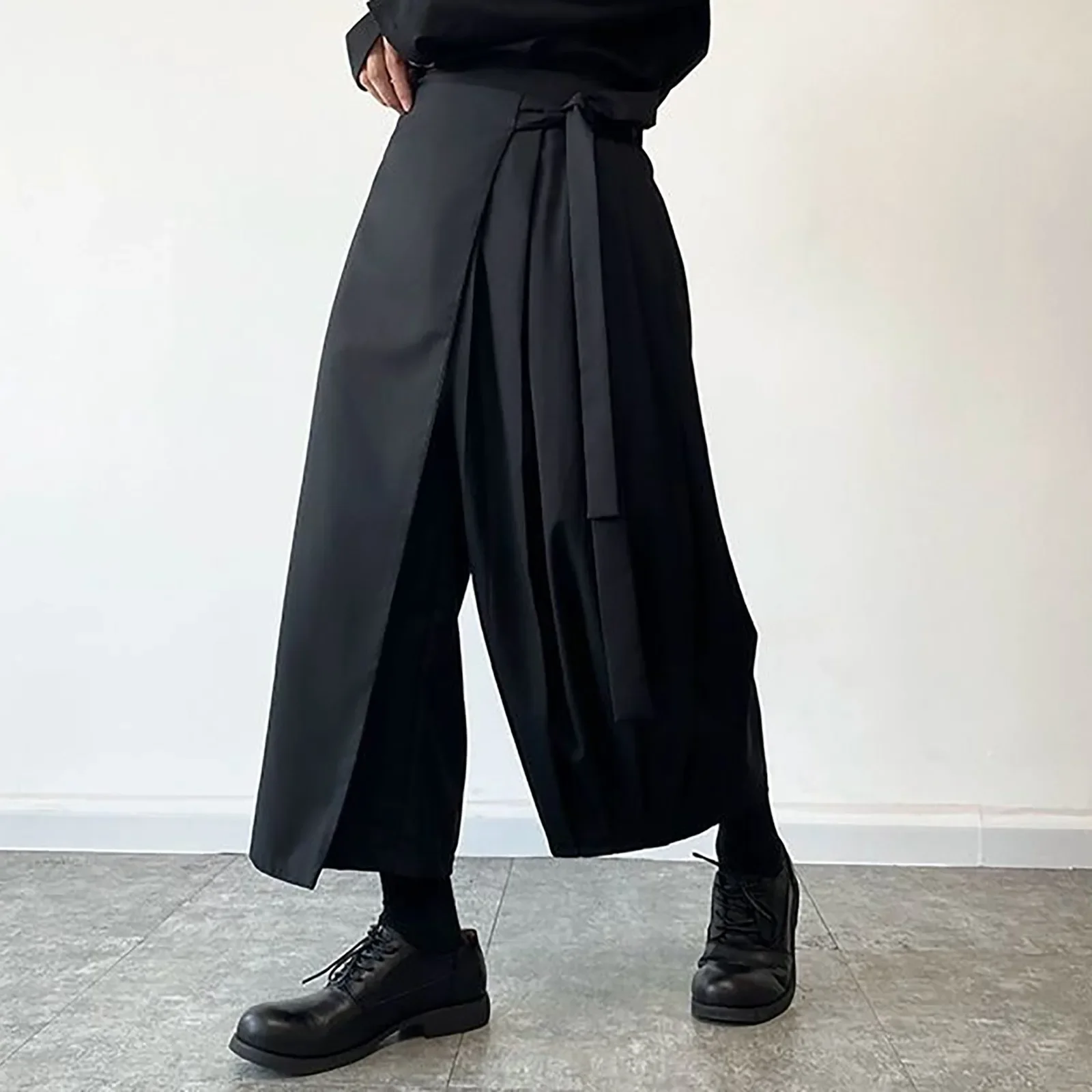 Street Fashion Style Male - レトロダークスタイルメンズスカートパンツワイドレッグファッションだぶだぶのズボン剣道キュロット無地レースアップ男性スカートパンツ日本語