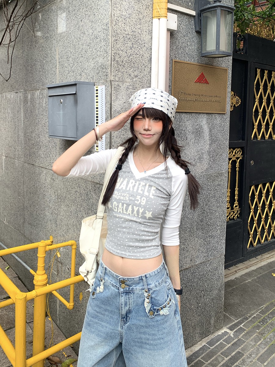 Street Fashion Korean Girl - 夏用ポルカドット柄スプライスVネックミッドスリーブTシャツ レディース ストリートスタイル スリムフィット万能トップス 韓国風スパイシーガールファッション