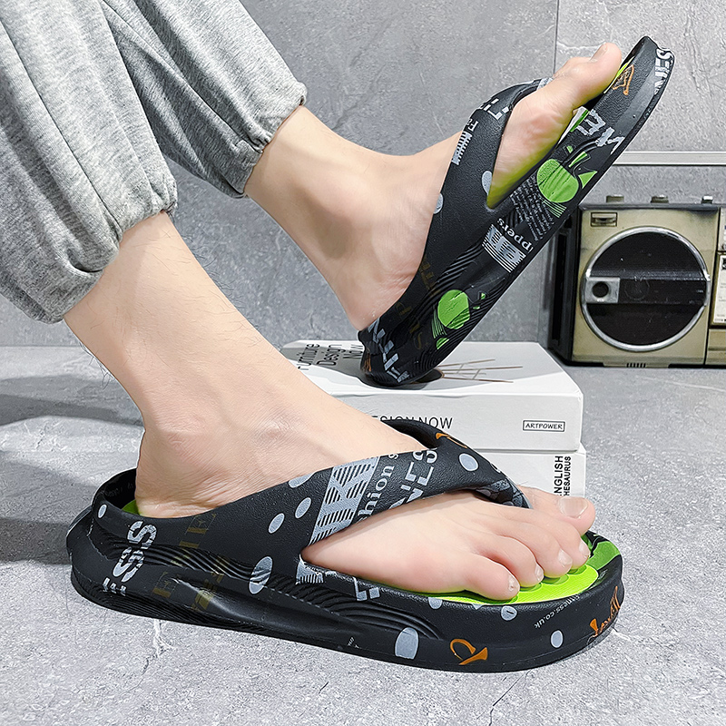 男性用滑り止めサマーシューズ,ビーチサンダル,スタイリッシュ - Street Fashion Style Male のレビューと価格