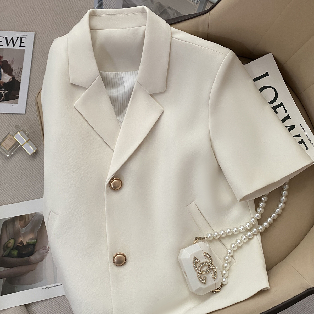 ファッショナブルな女性のベージュ半袖シングルブレストショート - Street Fashion Korean Girl のレビューと価格