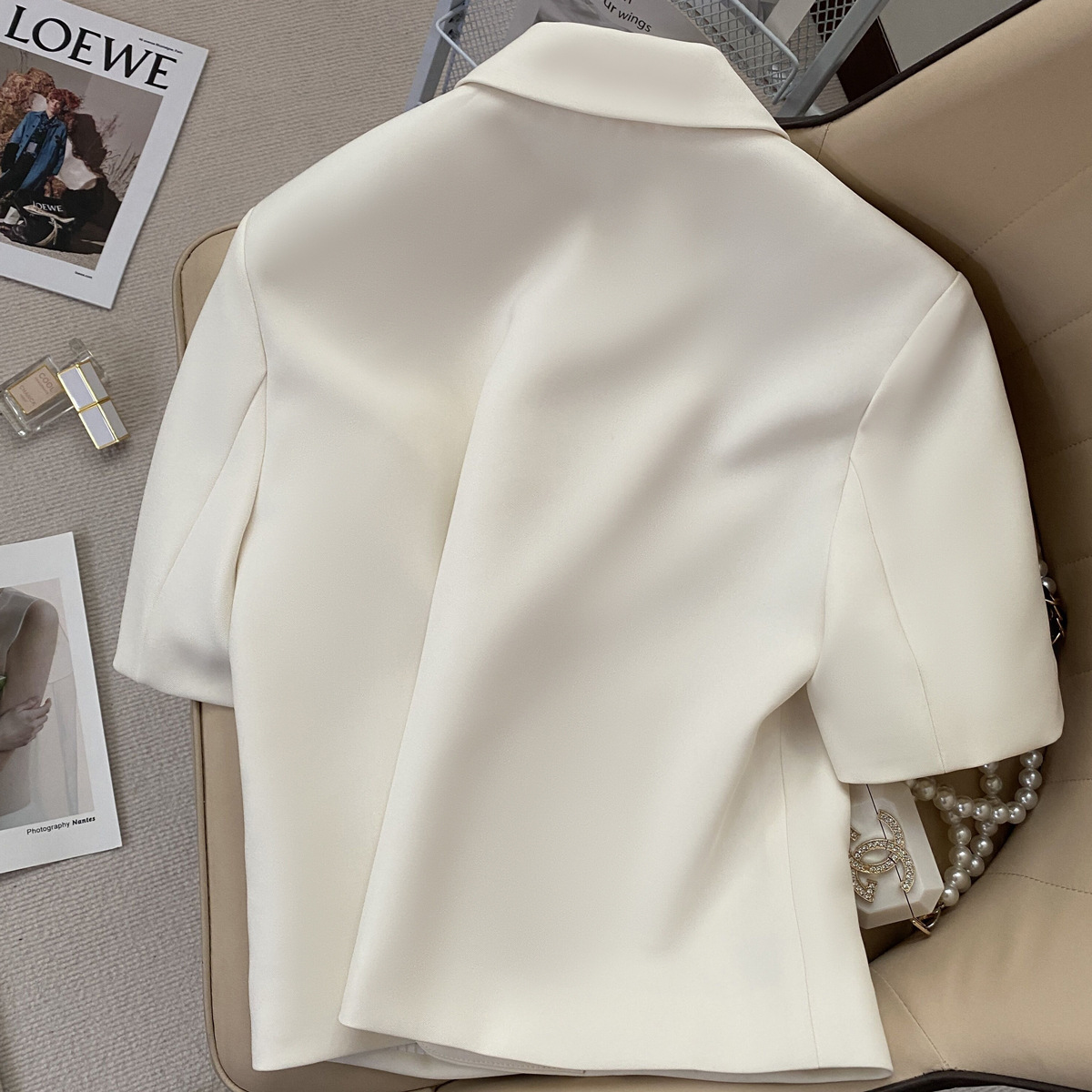 ファッショナブルな女性のベージュ半袖シングルブレストショート - Street Fashion Korean Girl のレビューと価格